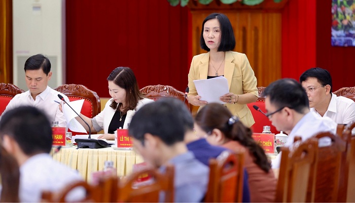 Giám đốc Sở VHTTDL tỉnh Yên Bái, Lê Thị Thanh Bình trả lời về trang phục của những người tham gia màn đại xòe